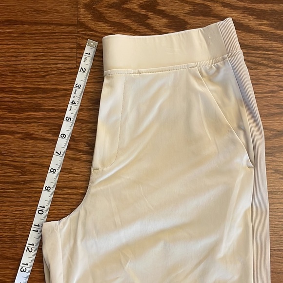ATHLETA women’s BROOKLYN Ankle pant cream color lightweight slim leg / stretch 8 - Picture 12 of 15